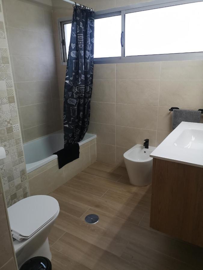 Hostal Mari En La Laguna, Alquiler Habitacion Privada En Hostal, 6 Habitaciones Cerca De La Universidad Y Aeropuerto Norte, 3 Banos Compartidos San Cristóbal de La Laguna Exterior foto