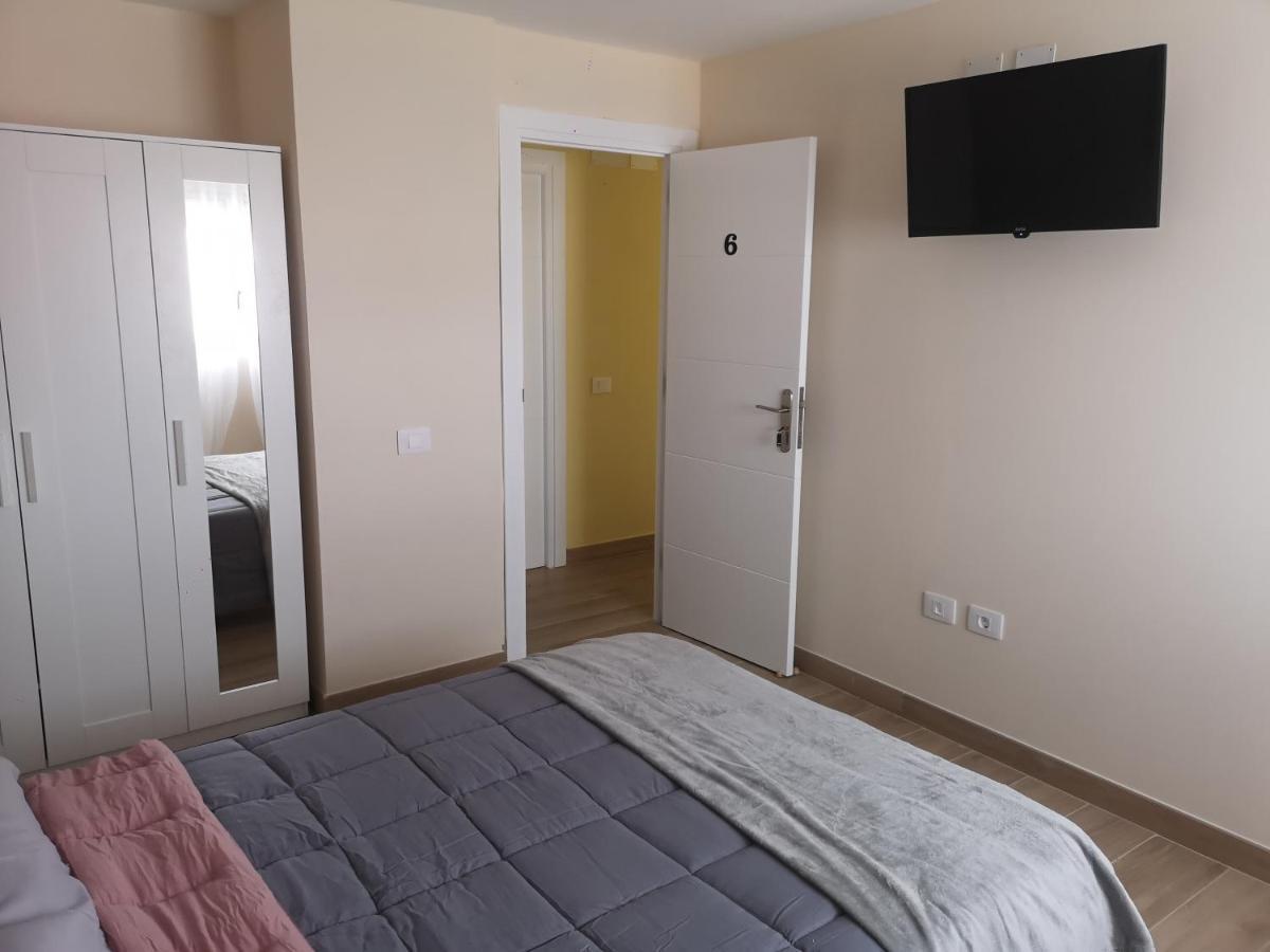 Hostal Mari En La Laguna, Alquiler Habitacion Privada En Hostal, 6 Habitaciones Cerca De La Universidad Y Aeropuerto Norte, 3 Banos Compartidos San Cristóbal de La Laguna Exterior foto