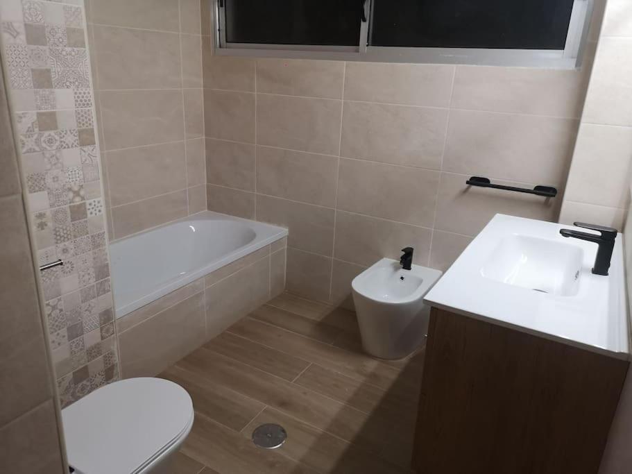 Hostal Mari En La Laguna, Alquiler Habitacion Privada En Hostal, 6 Habitaciones Cerca De La Universidad Y Aeropuerto Norte, 3 Banos Compartidos San Cristóbal de La Laguna Exterior foto