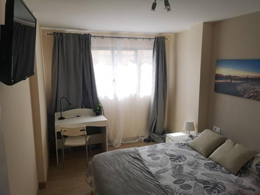 Hostal Mari En La Laguna, Alquiler Habitacion Privada En Hostal, 6 Habitaciones Cerca De La Universidad Y Aeropuerto Norte, 3 Banos Compartidos San Cristóbal de La Laguna Exterior foto