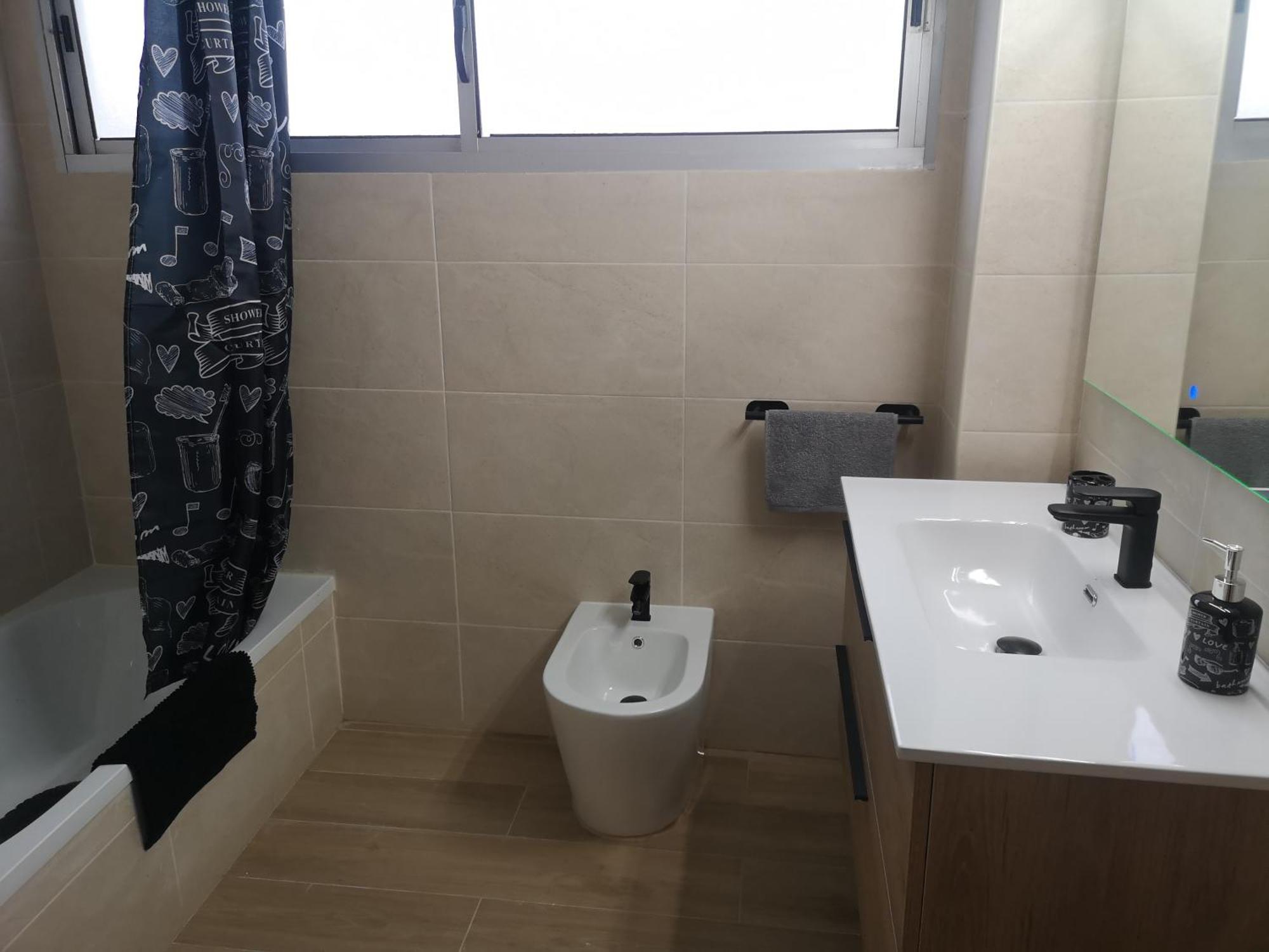 Hostal Mari En La Laguna, Alquiler Habitacion Privada En Hostal, 6 Habitaciones Cerca De La Universidad Y Aeropuerto Norte, 3 Banos Compartidos San Cristóbal de La Laguna Exterior foto